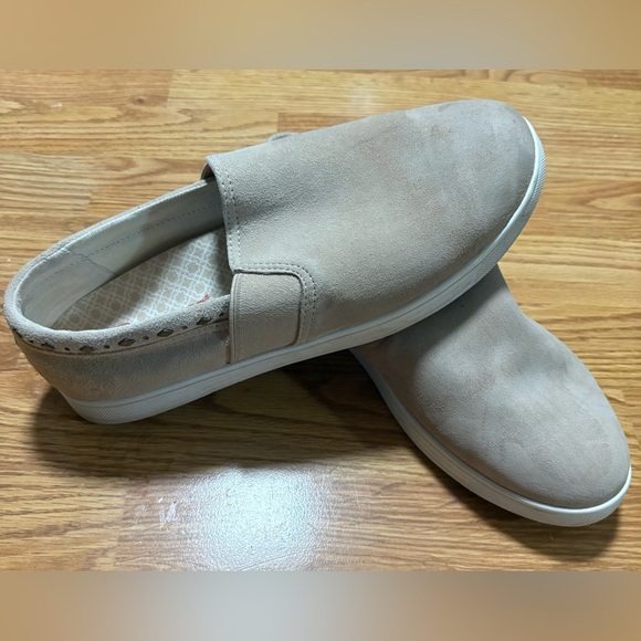 Spenco Shoes Santa Barbara Rivet Comfort Sneaker Neutral Color Womens size 10 D - Picture 1 of 6